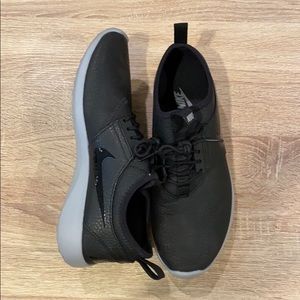 Nike Juvenate Women’s sneaker sz 10.5